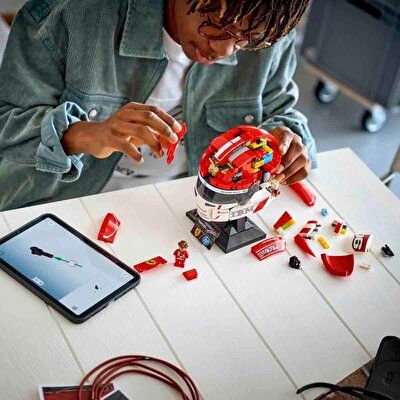 LEGO Editions Scuderia Ferrari HP Charles Leclerc Kaskı 43014