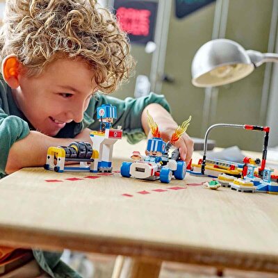 LEGO Super Mario: Mario Kart – Toad’un Garajı 72035