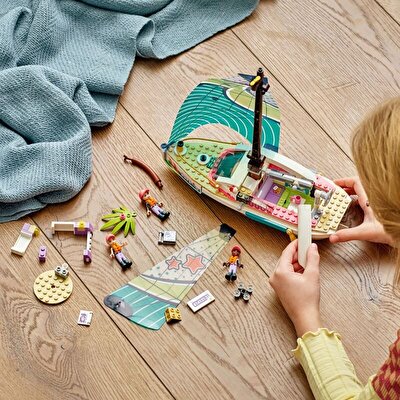 LEGO Friends Stephanie'nin Yelkenli Macerası 41716