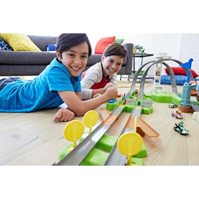 Hot Wheels Mario Kart Motorlu Çılgın Dönüş Parkuru Yarış Seti GCP27