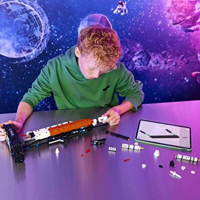 LEGO Technic NASA Artemis Uzay Fırlatma Sistemi Roketi 42221