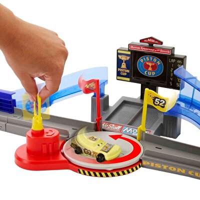 Disney Pixar Cars Piston Kupası Akrobasi Hız Pisti Oyun Seti JHL42