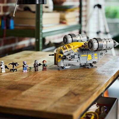 LEGO Star Wars: Mandalorian ve Grogu Razor Crest 75447
