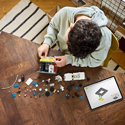 LEGO Marvel Spider-Verse: Miles Morales Spot'a Karşı 76311