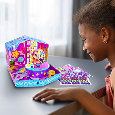 Decora Girlz Bebeği ve Sticker Store Oyun Seti
