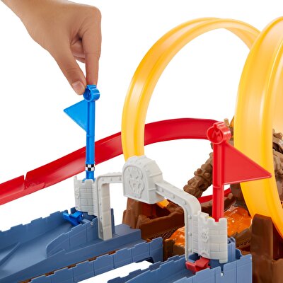 Hot Wheels Mario Kart Bowser'ın Kalesinde Kaos Oyun Seti GNM22