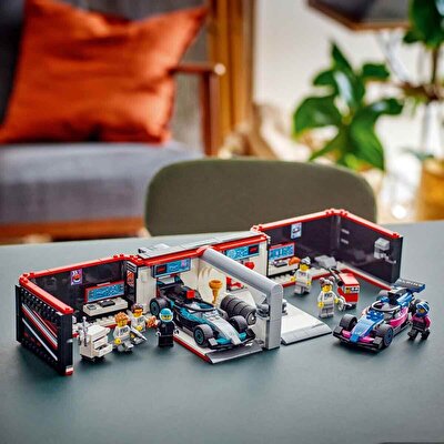 LEGO City F1 Garajı ve Mercedes-AMG ve Alpine Arabaları 60444