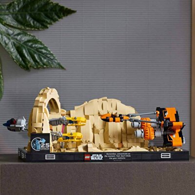 LEGO Star Wars Mos Espa Pod Yarışı Dioraması 75380