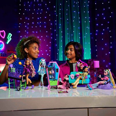 Monster High Gizemli Eğlence Salonu Oyun Seti HNF67