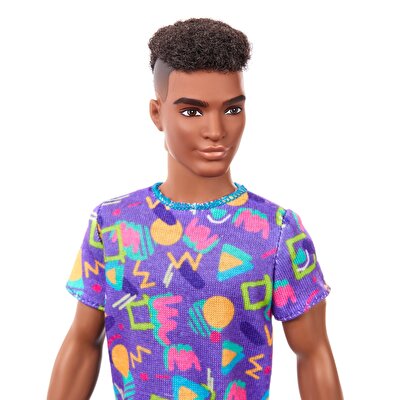 Barbie Yakışıklı Ken Bebekler Mor Tişört ve Şort Takımlı GRB87