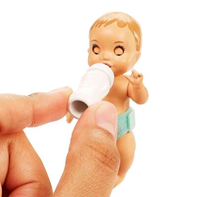 Barbie Skipper Bebek Bakıcılığı Beşikli Oyun Seti HJY33