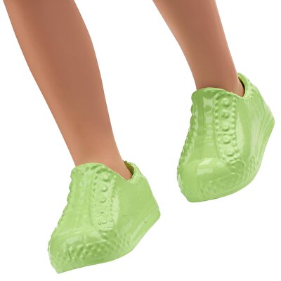 Barbie Aksesuarlı Chelsea Bebekler Kaykay Tişörtlü GHV64