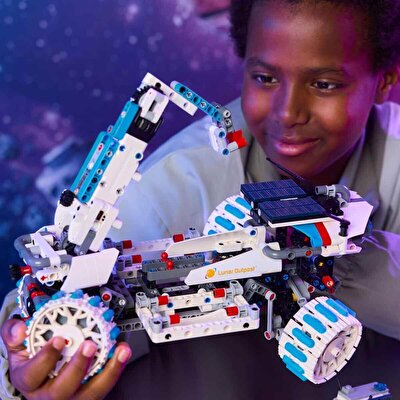 LEGO Technic Lunar Outpost Ay Gezgini Uzay Aracı 42211