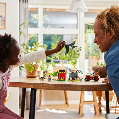 LEGO Jurassic World Yavru Dinozor Kurtarma Merkezi 76963