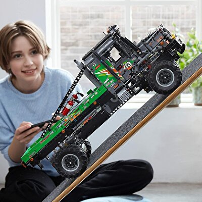 LEGO Technic 4x4 Mercedes Benz Zetros Kamyon 42129