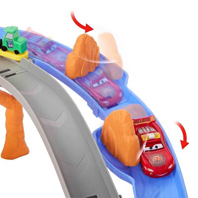Disney Pixar Cars Radiator Springs Yarış ve Kurtarma Pisti Oyun Seti JFL57