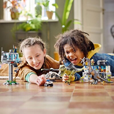 LEGO Jurassic World Giganotosaurus ve Therizinosaurus Saldırısı 76949