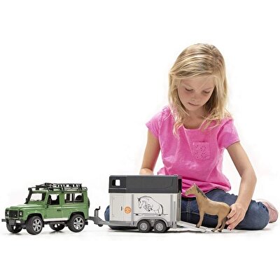 Bruder Land Rover Arazi Aracı ve At Nakil Aracı
