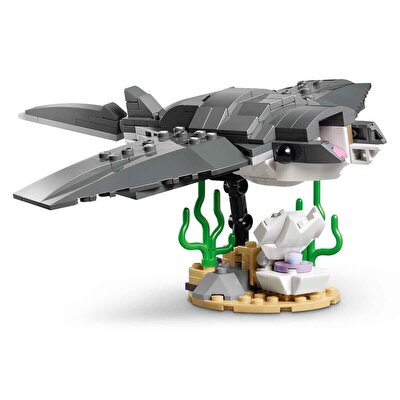 LEGO Creator Acımasız Köpek Balığı ile Hazine Sandığı 31381