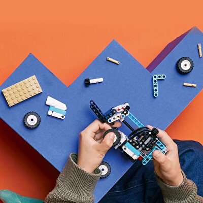 LEGO® Technic Teleskopik Yükleyici 42133