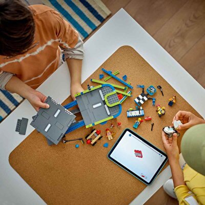 LEGO City Senin Kuralların: Yarış Arabası Rampa Parçası 60460