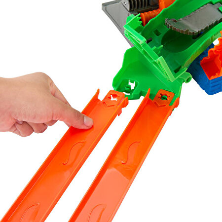 Hot Wheels Monster Trucks Köpek Balığı ve Dinozor Korkunç Ejderhaya Karşı Oyun Seti JFR06