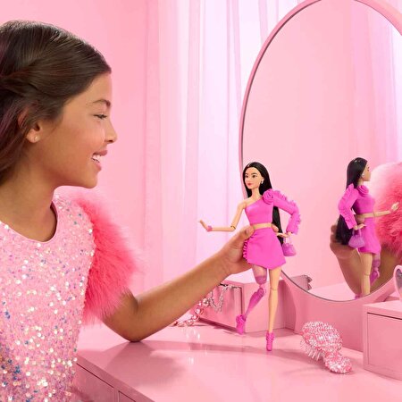 Barbie Deluxe Style Işıltılı Protez Bacaklı Bebek HYV26
