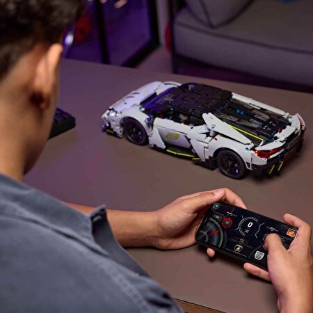 LEGO Technic Lamborghini Revuelto Süper Spor Araba 42214