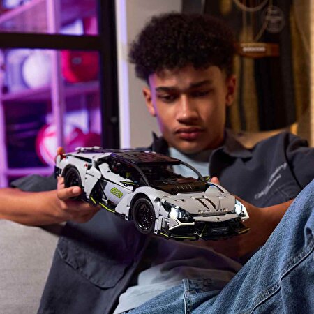 LEGO Technic Lamborghini Revuelto Süper Spor Araba 42214