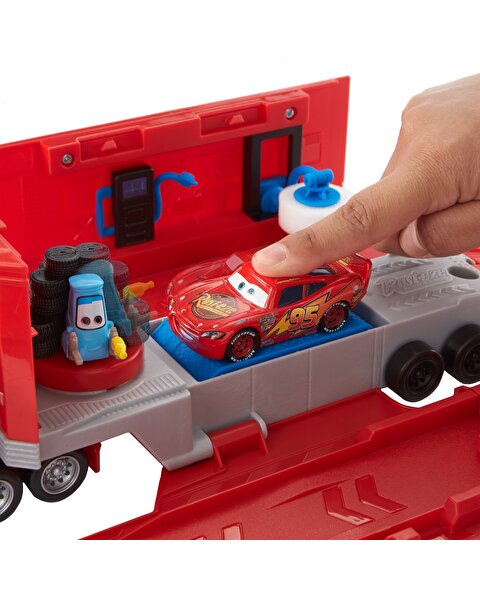 Cars Dönüştürülebilir Mack Oyun Seti HDC75