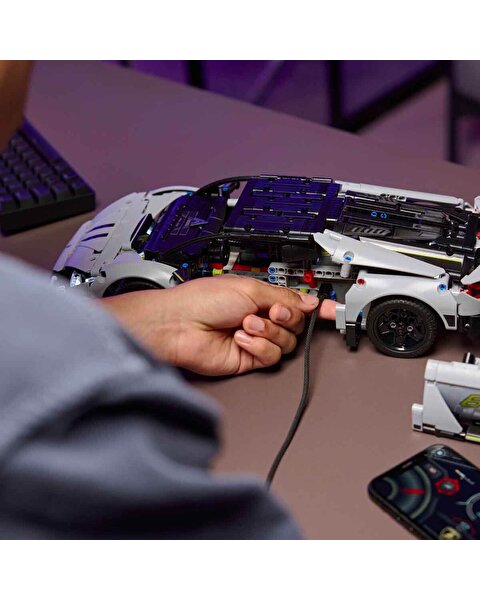 LEGO Technic Lamborghini Revuelto Süper Spor Araba 42214