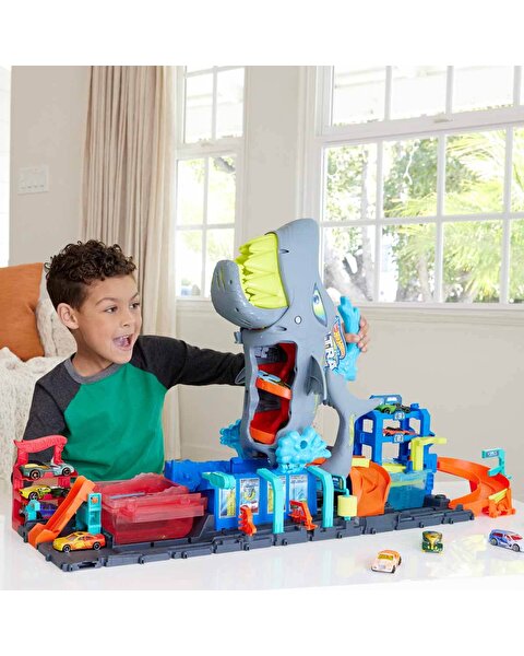 Hot Wheels Şehri Muhteşem Köpek Balığı Araba Yıkama Oyun Seti HTN82