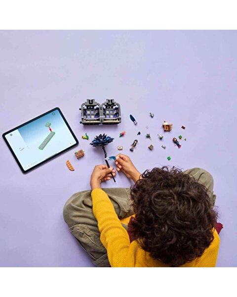 LEGO Wednesday Siyah Yıldız Çiçeği 76784