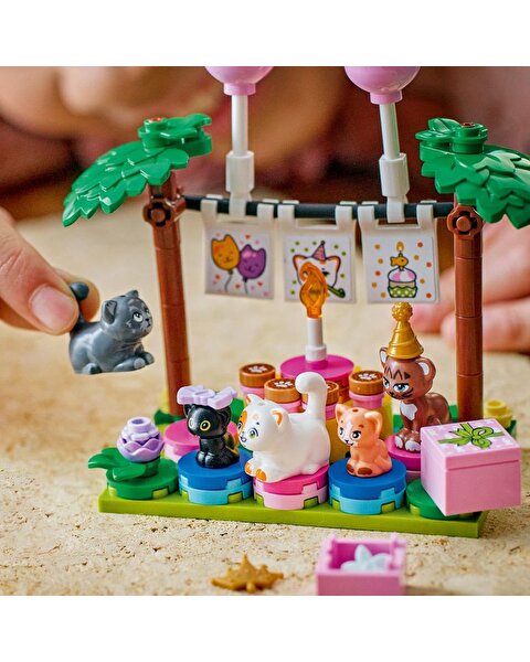 LEGO Friends Kedi Doğum Günü Partisi ve Ağaç Ev 42666