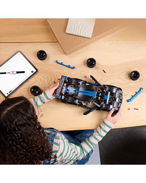 LEGO Technic Porsche GT4 E-Performance Yarış Arabası 42176