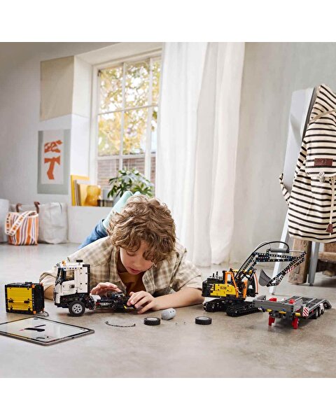 LEGO Technic Volvo FMX Kamyon ve EC230 Elektrikli Ekskavatör 42175