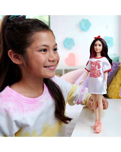Barbie Fashionistas Büyüleyici Parti Bebeği HRH12