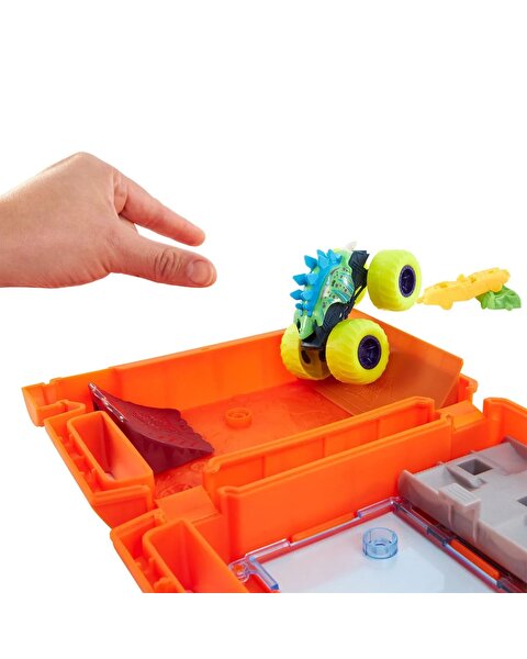 Hot Wheels Monster Trucks Taşınabilir Oyun Seti HXT04