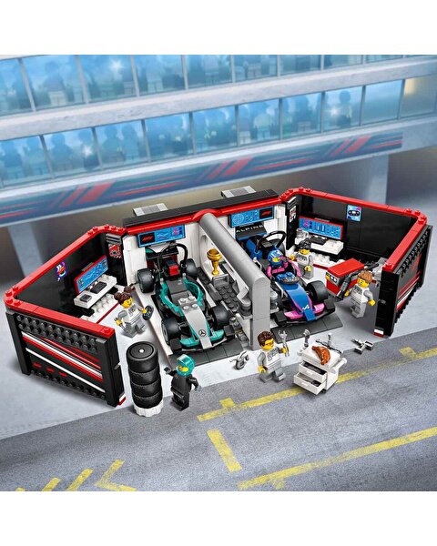 LEGO City F1 Garajı ve Mercedes-AMG ve Alpine Arabaları 60444