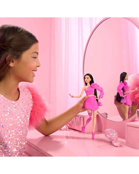 Barbie Deluxe Style Işıltılı Protez Bacaklı Bebek HYV26