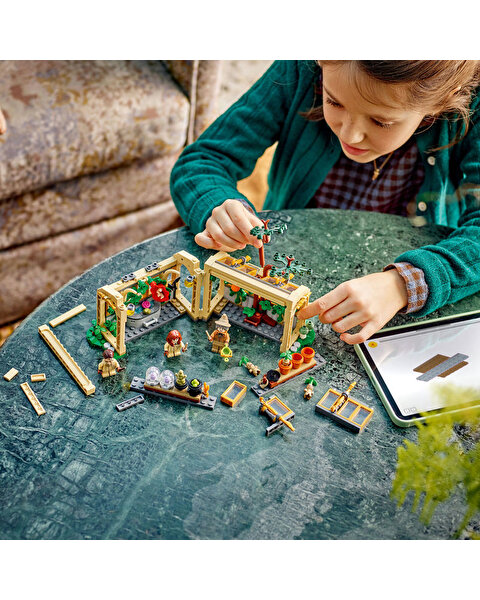 LEGO Harry Potter Hogwarts Şatosu: Bitkibilim Dersi 76445