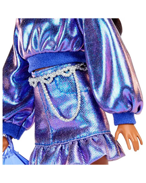 Barbie Deluxe Style Stil İkonu Bebek Metalik Mavi Üst ve Etekli JFP42