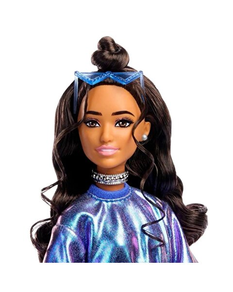 Barbie Deluxe Style Stil İkonu Bebek Metalik Mavi Üst ve Etekli JFP42