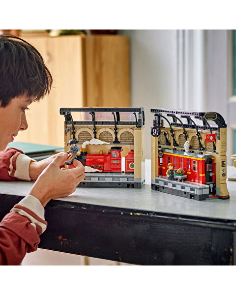 LEGO Harry Potter Kitaplık Dekoru: Hogwarts Ekspresi 76450