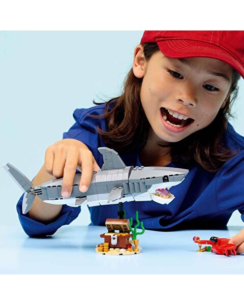 LEGO Creator Acımasız Köpek Balığı ile Hazine Sandığı 31381