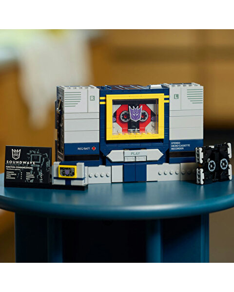 LEGO Icons Transformers: Soundwave 10358