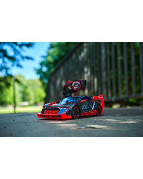 Dickie RC Audi S1 ​​E-Tron Quattro Drift Aracı