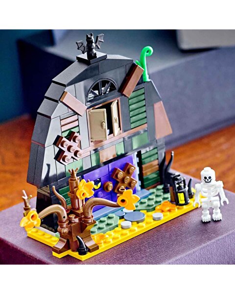 LEGO Iconic Cadılar Bayramı Ahırı 40721