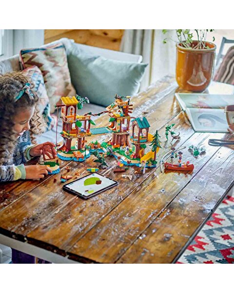 LEGO Friends Macera Kampı Ağaç Ev 42631