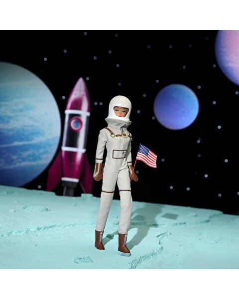 Barbi̇e Astronot 60. Yıl Dönümü Nostaljik Bebek JBJ48